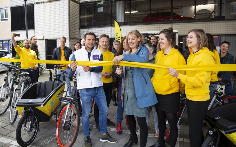 Start van de Mobility Challenge Hoogkwartier in de Hoogstraat